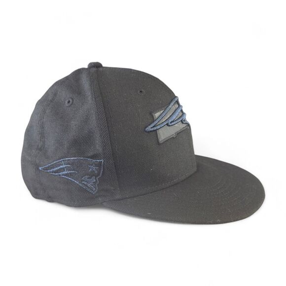 New England Patriots New Era 59FIFTY Fitted Hat Black Out Size 7 1/4 - Picture 4 of 8